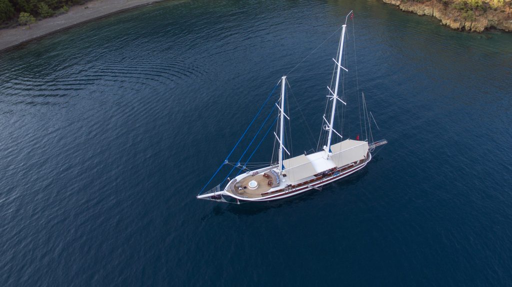 Yacht exterior image