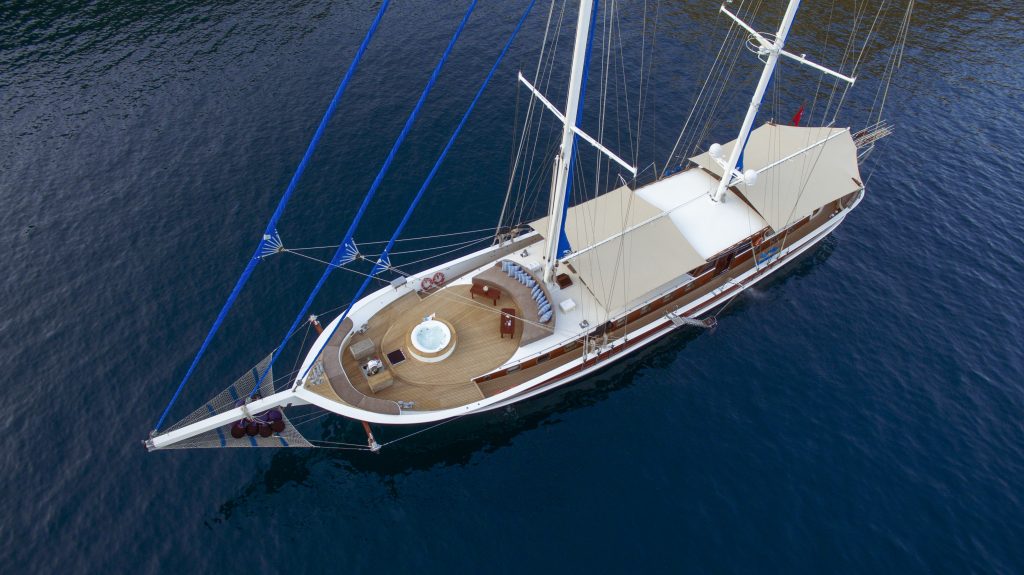Yacht exterior image