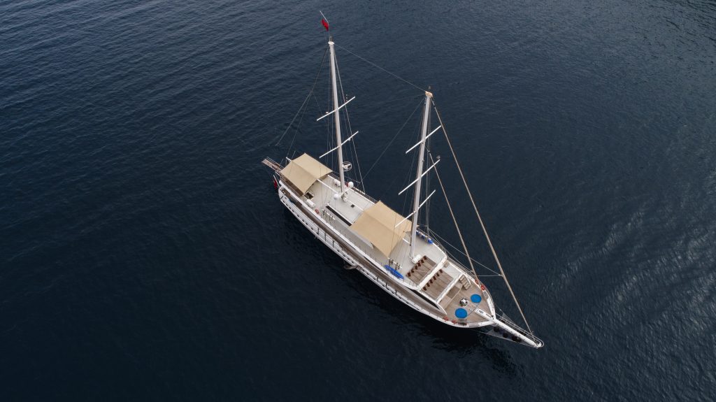 Yacht exterior image