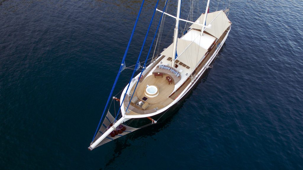 Yacht exterior image