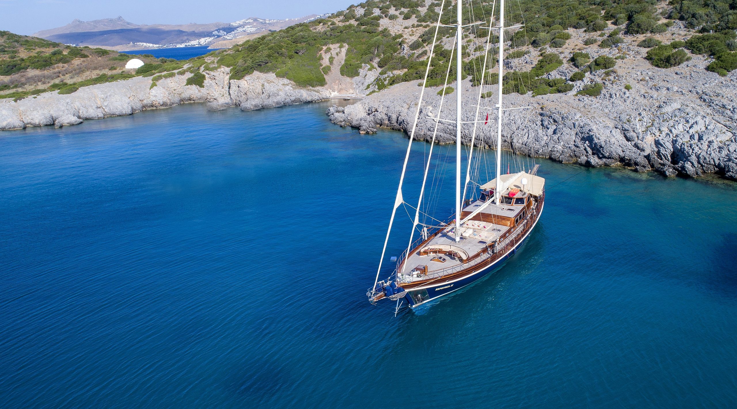 Yacht exterior image