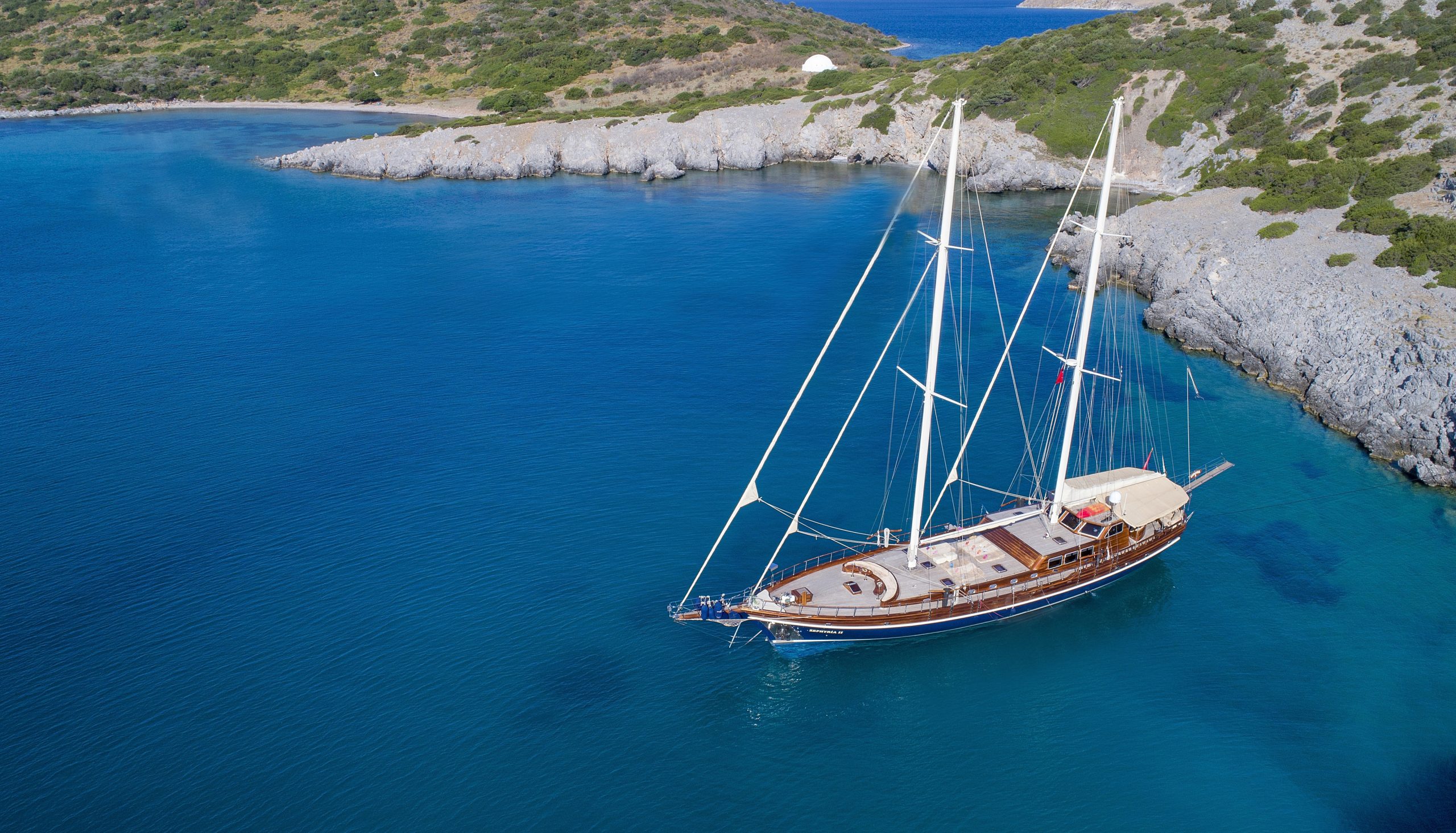 Yacht exterior image