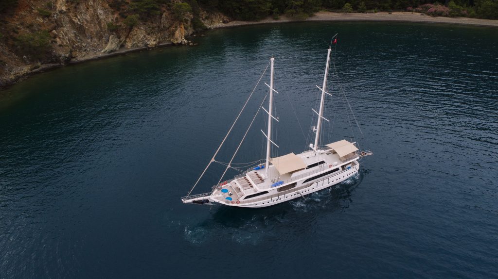 Yacht exterior image