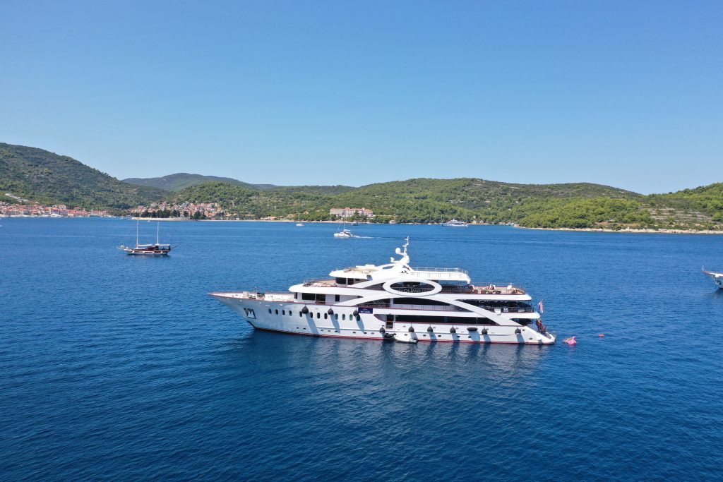 Yacht exterior image