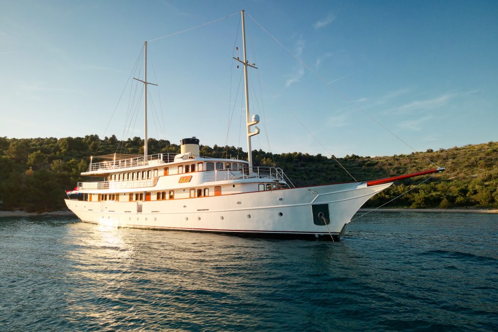 Yacht exterior image