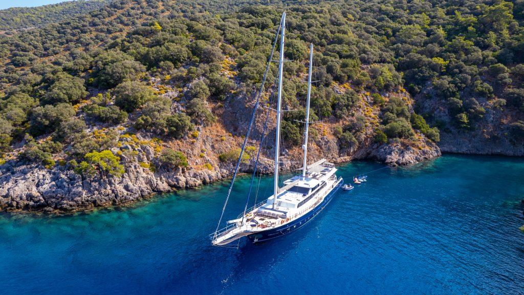 Yacht exterior image