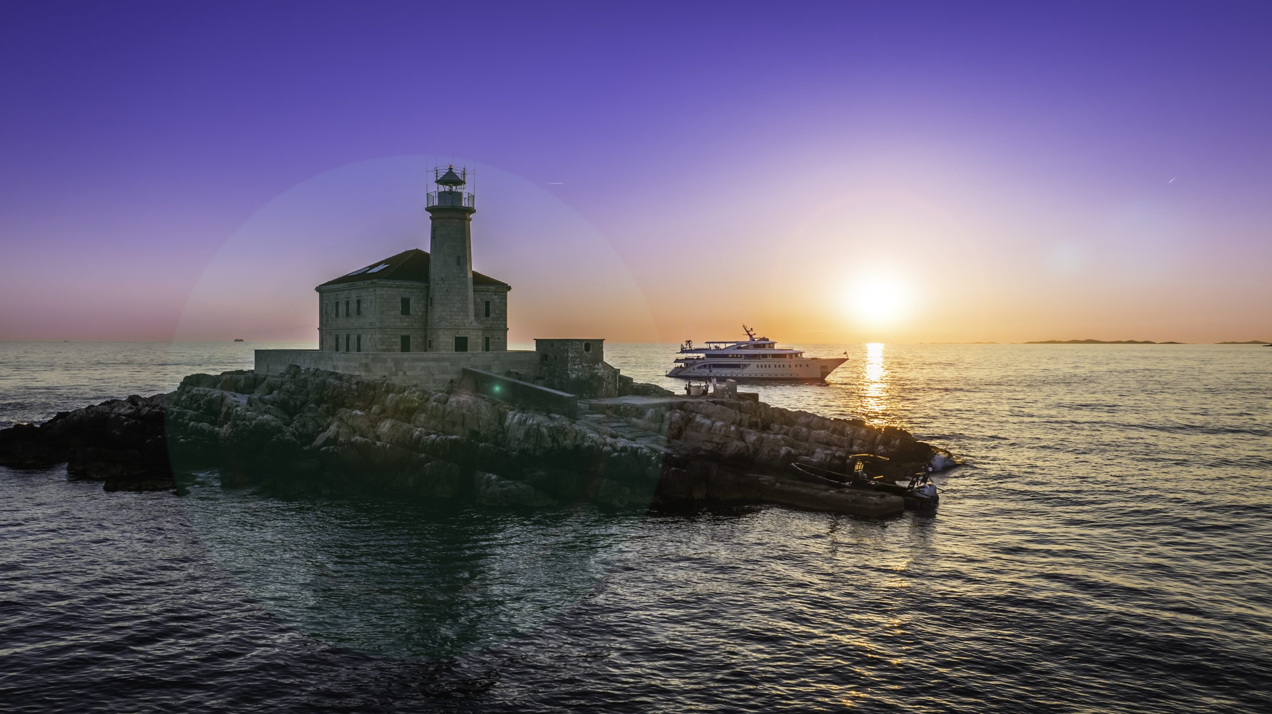 Yacht exterior image