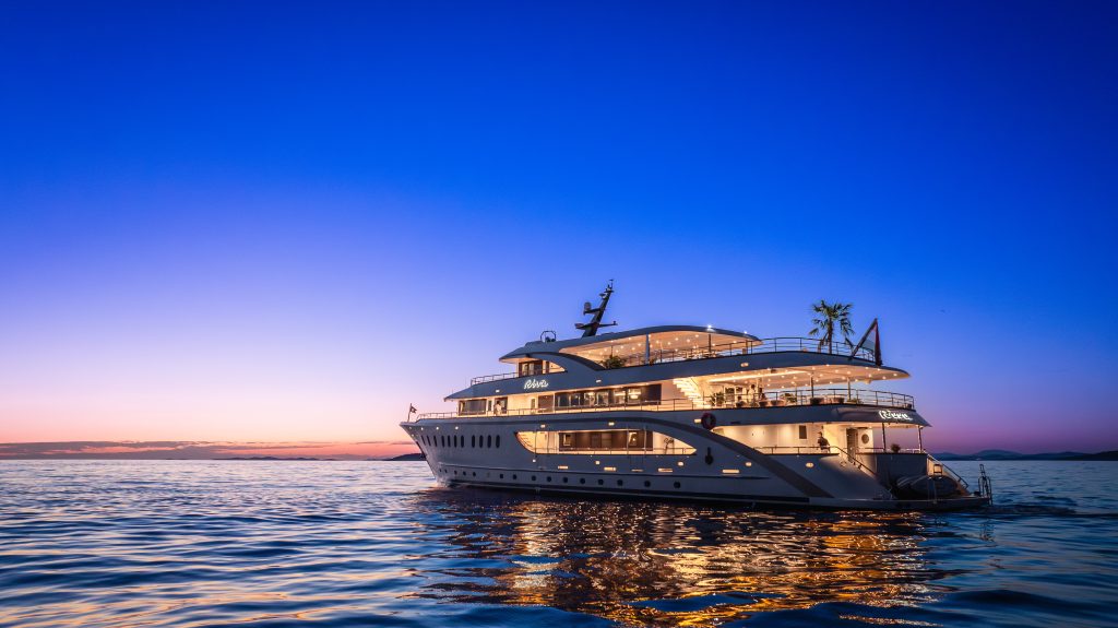 Yacht exterior image
