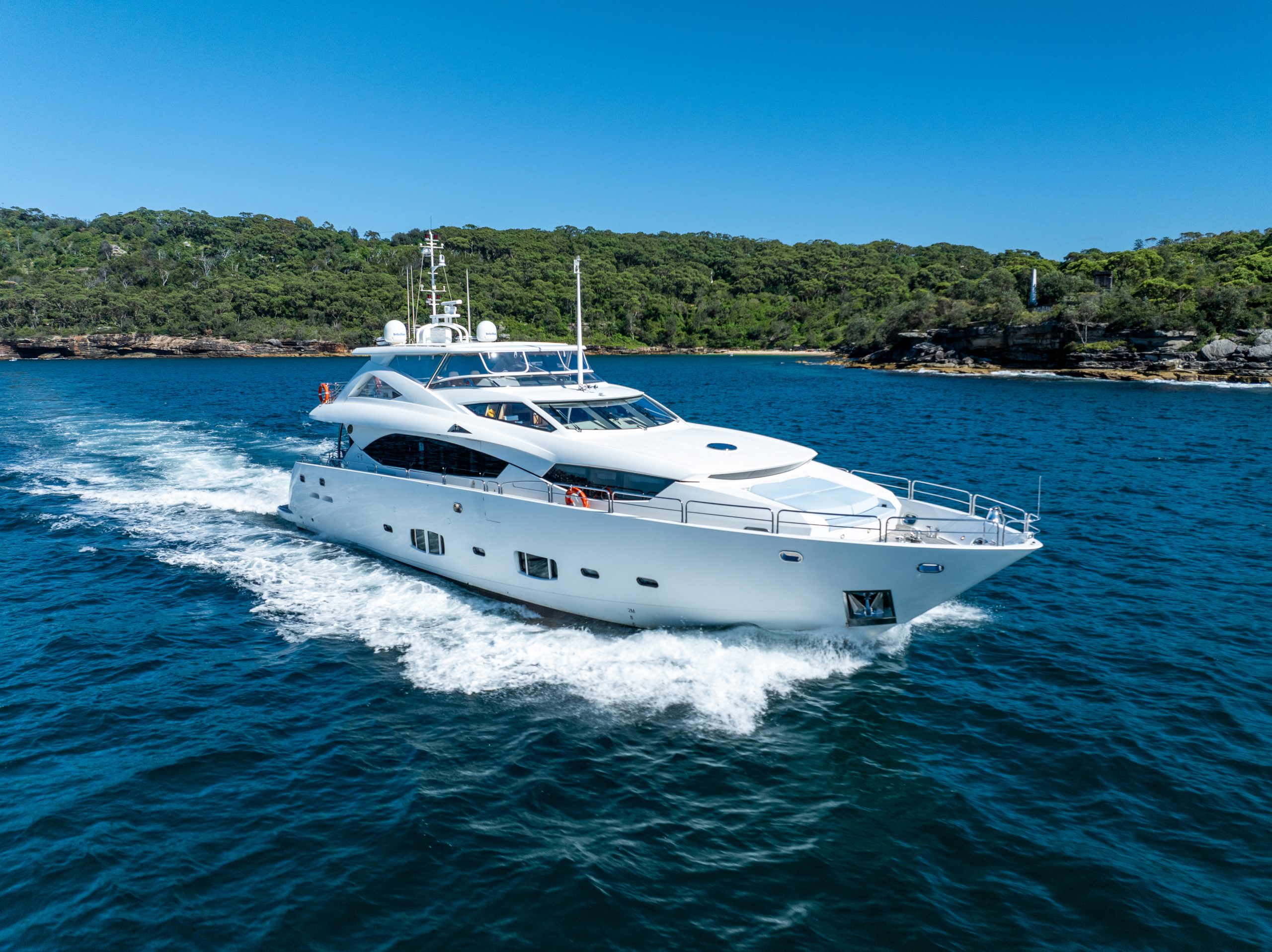 Yacht exterior image