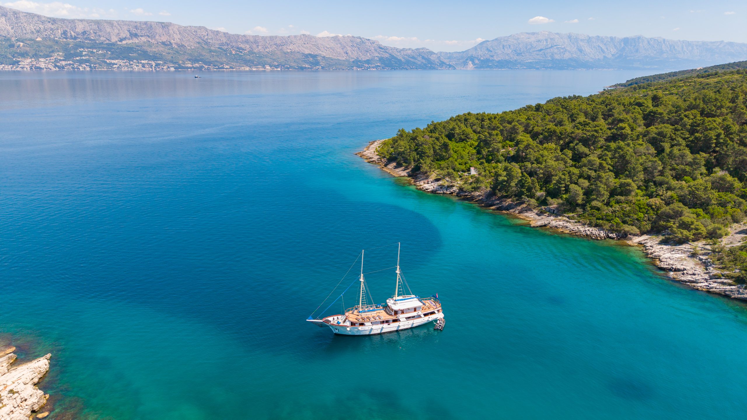 Yacht exterior image