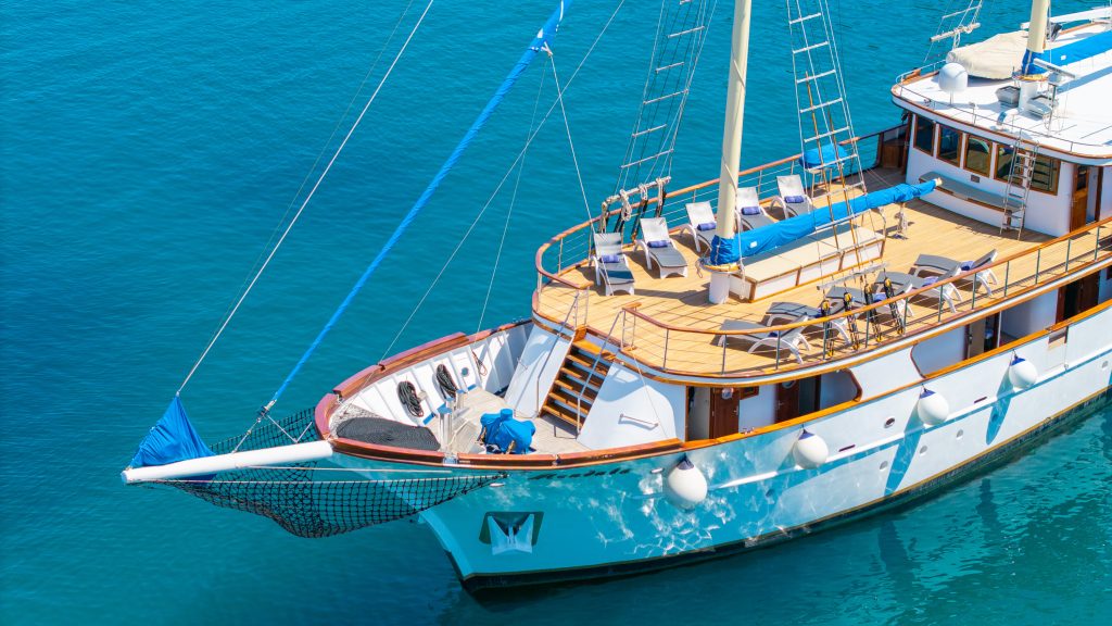 Yacht exterior image