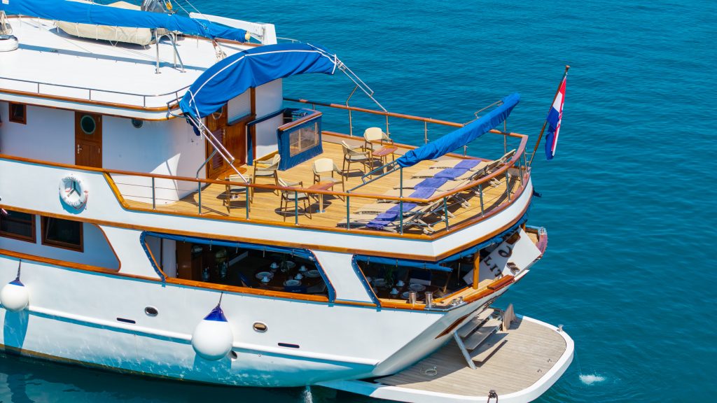 Yacht exterior image