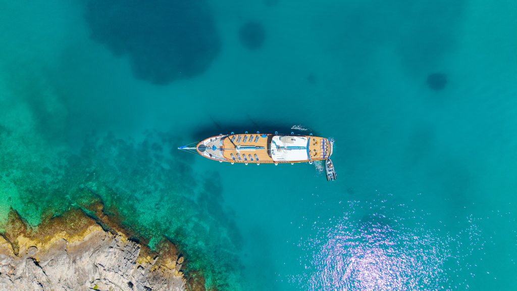 Yacht exterior image