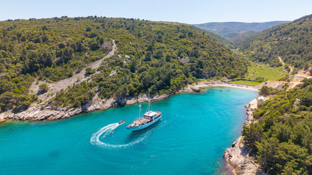 Yacht exterior image