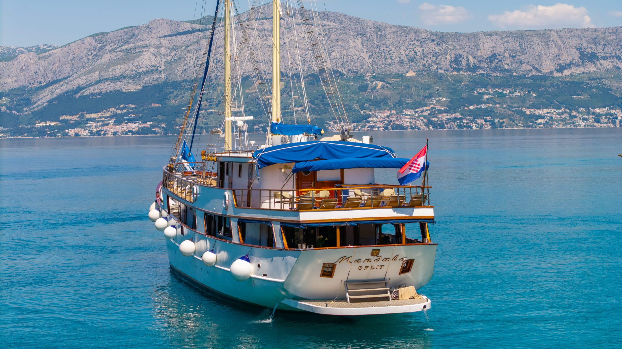 Yacht exterior image