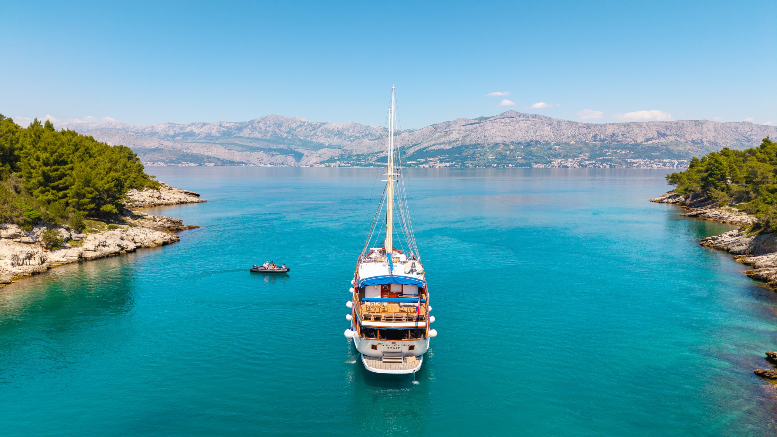 Yacht exterior image