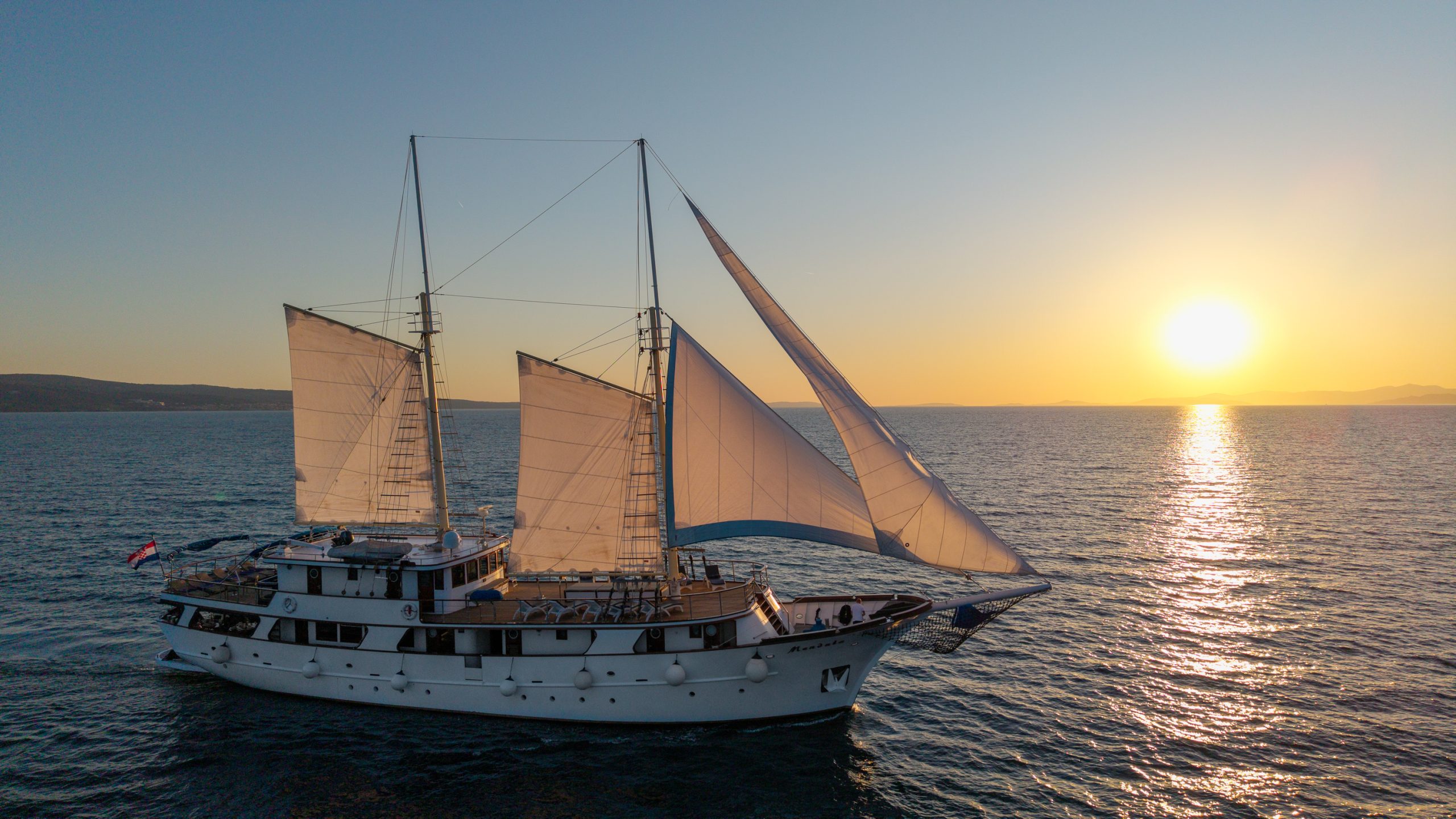 Yacht exterior image