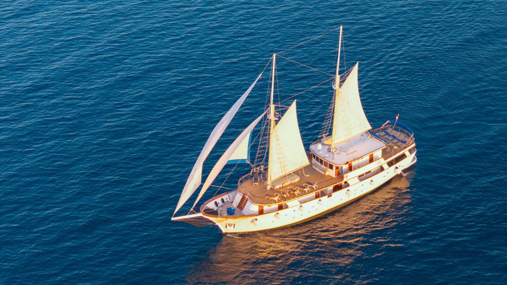 Yacht exterior image