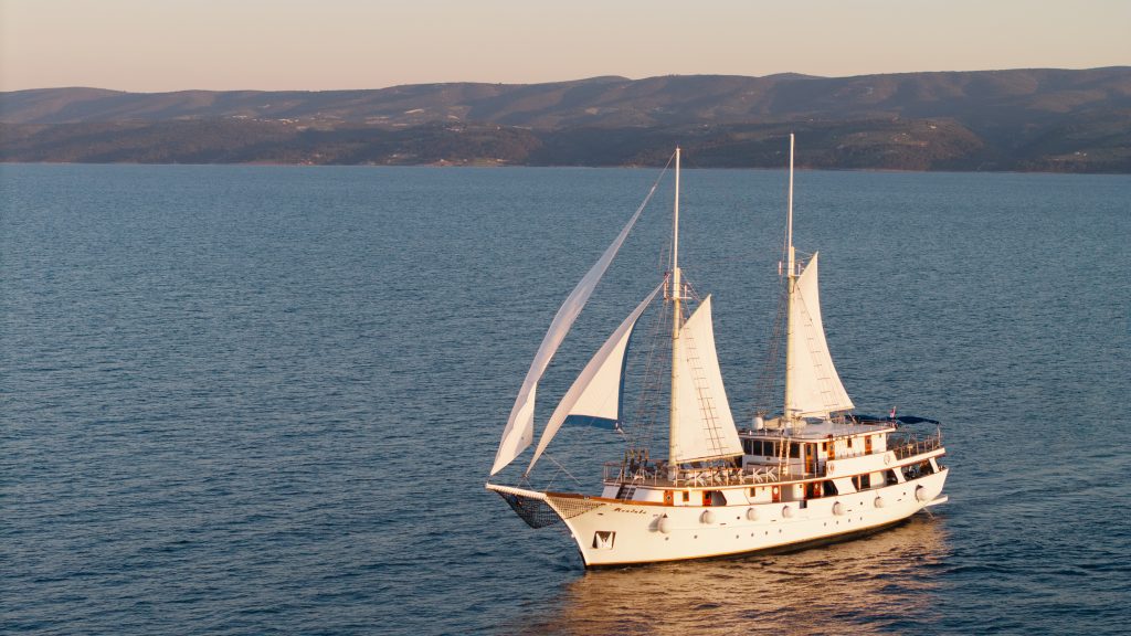 Yacht exterior image