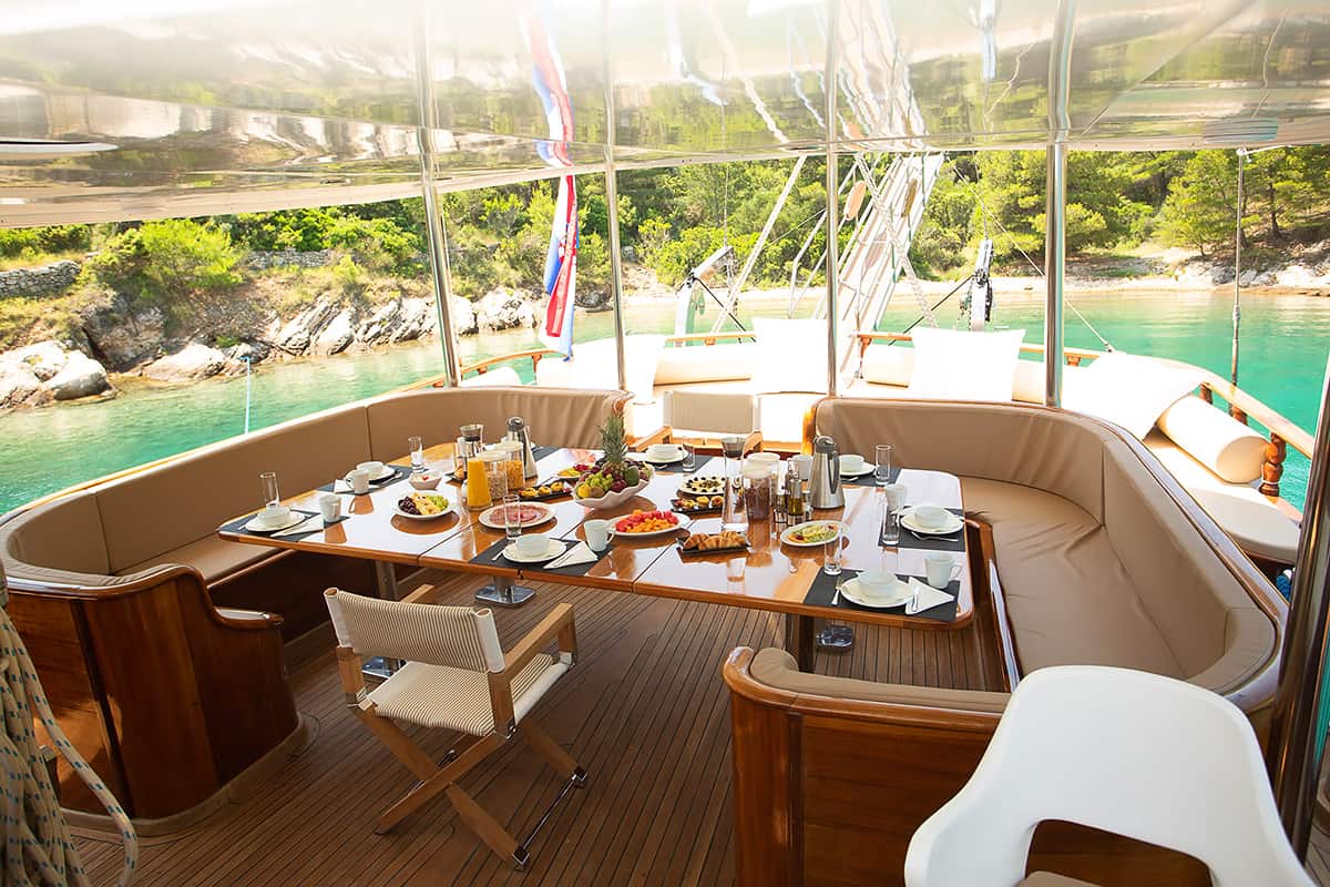 Yacht exterior image