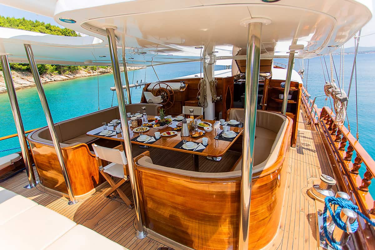 Yacht exterior image