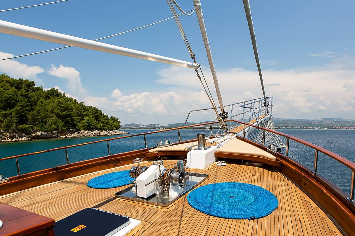 Yacht exterior image