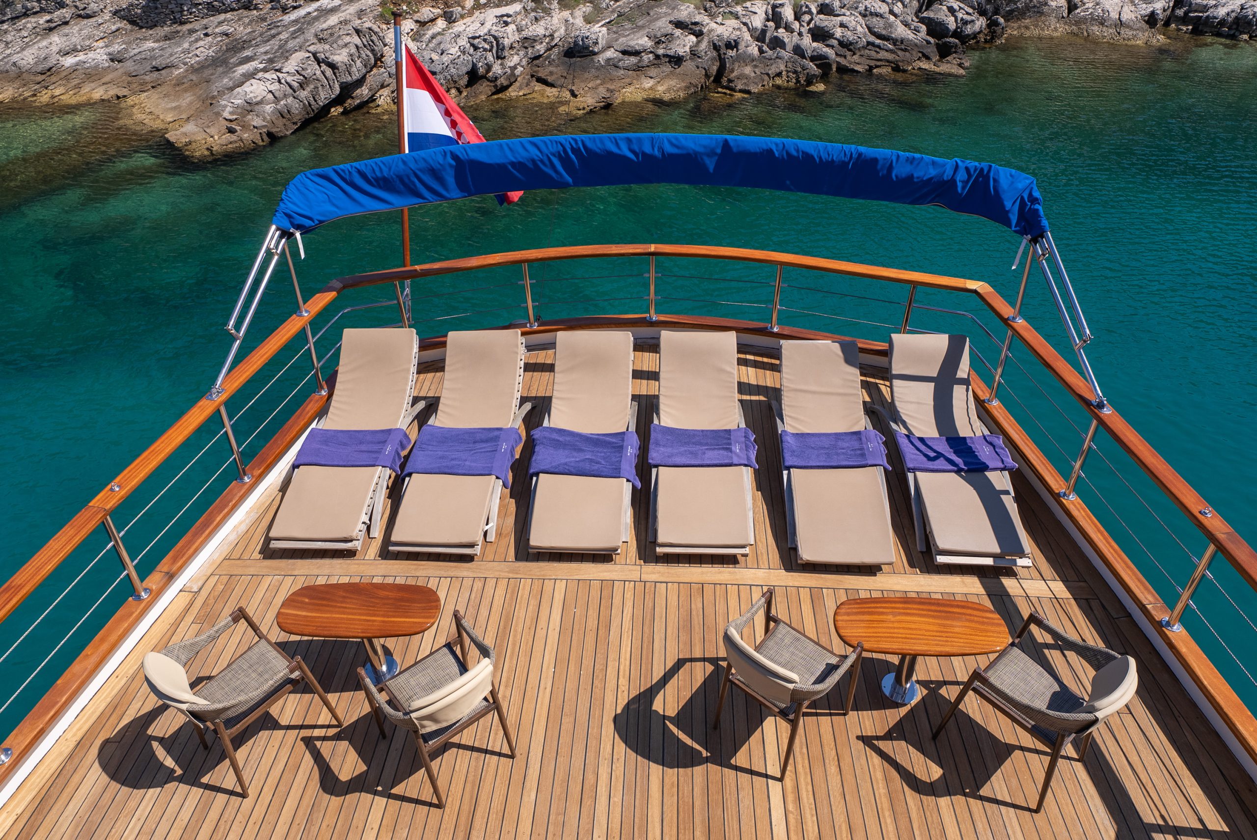 Yacht exterior image