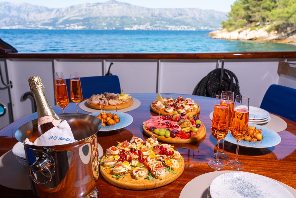 Yacht exterior image