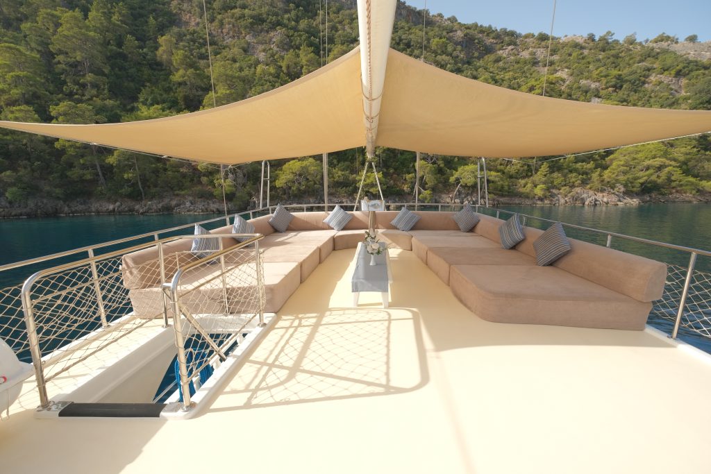 Yacht exterior image