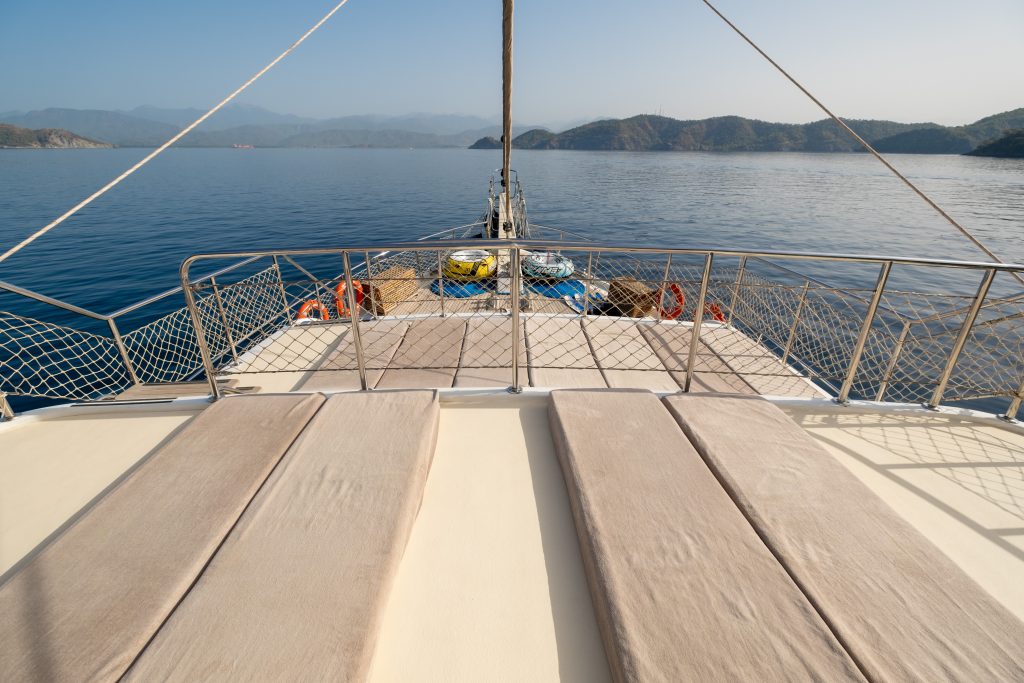 Yacht exterior image