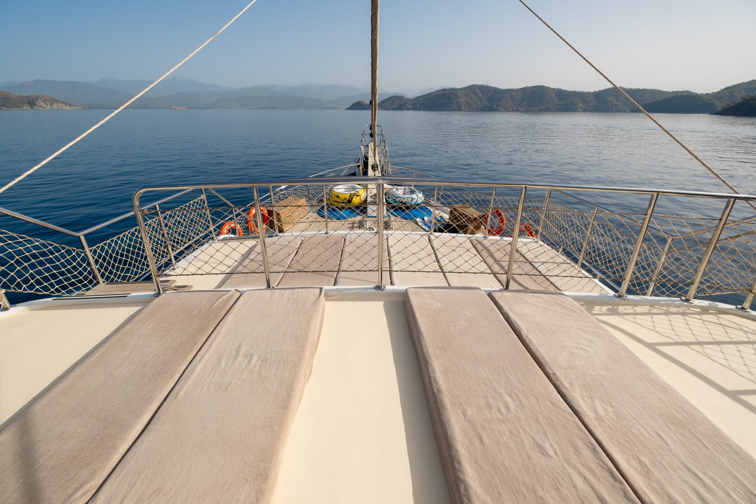 Yacht exterior image