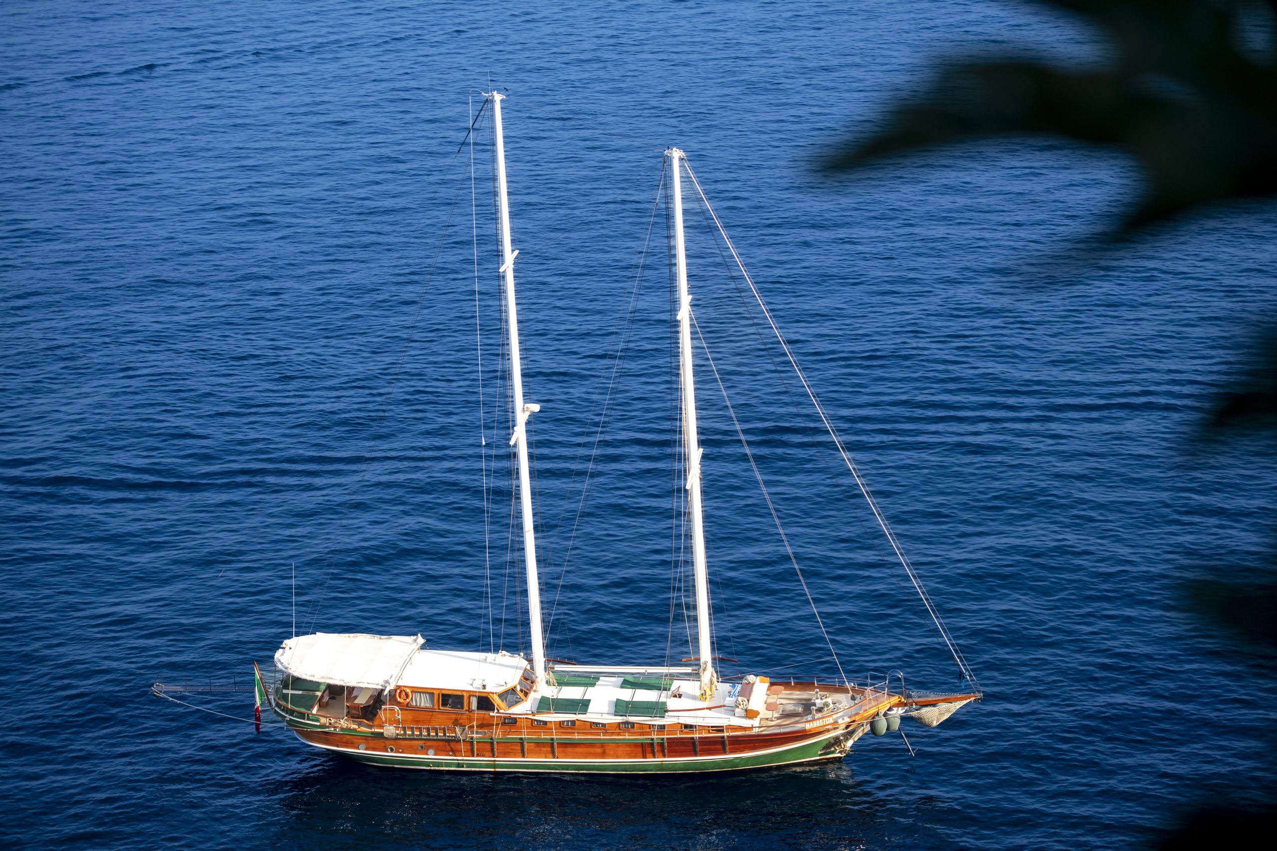 Yacht exterior image