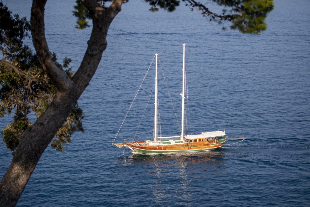 Yacht exterior image