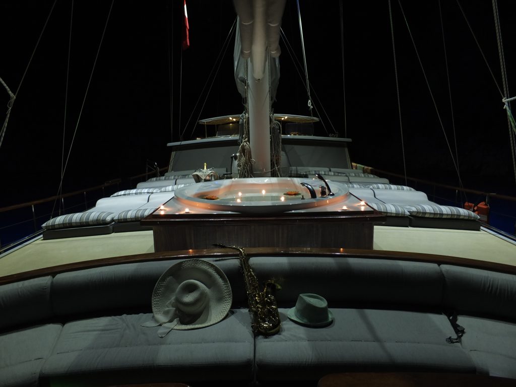Yacht exterior image