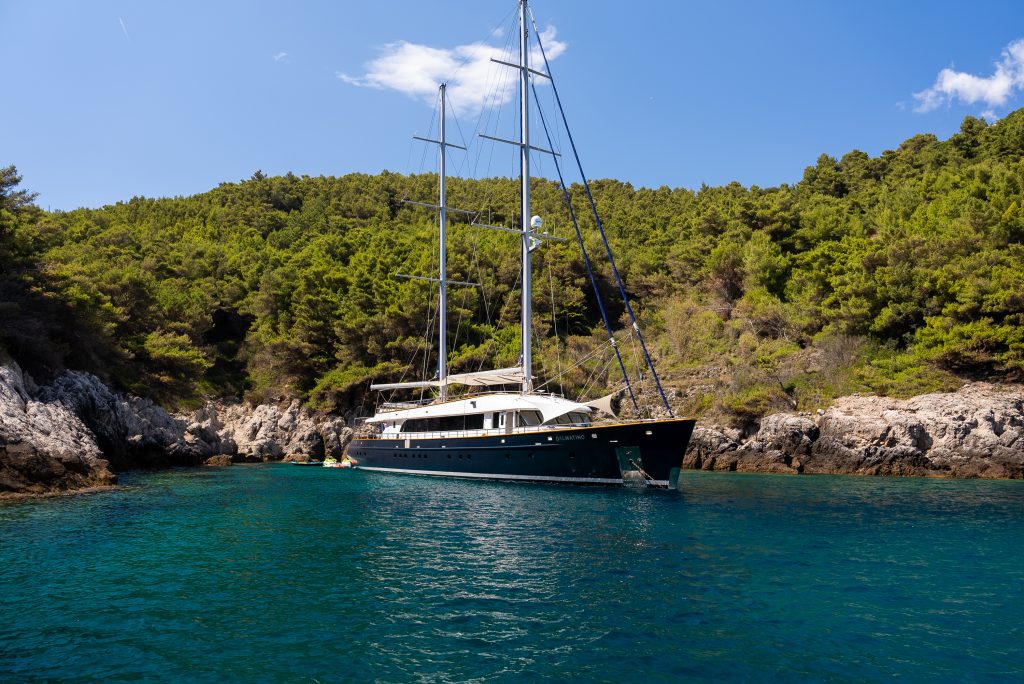 Yacht exterior image