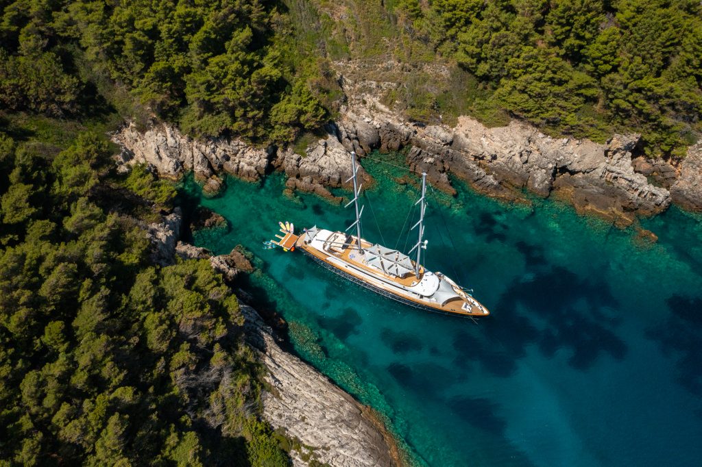 Yacht exterior image