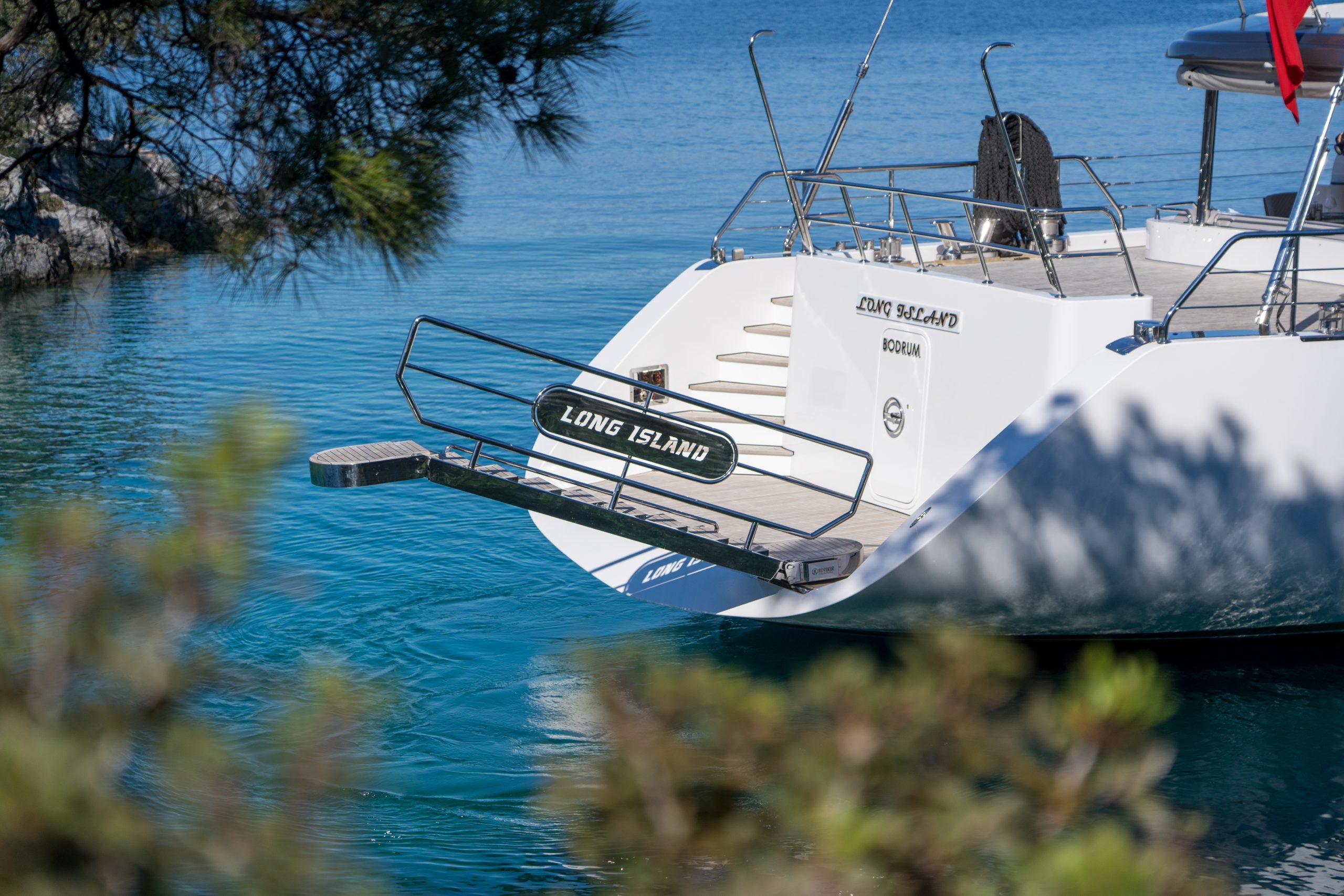 Yacht exterior image