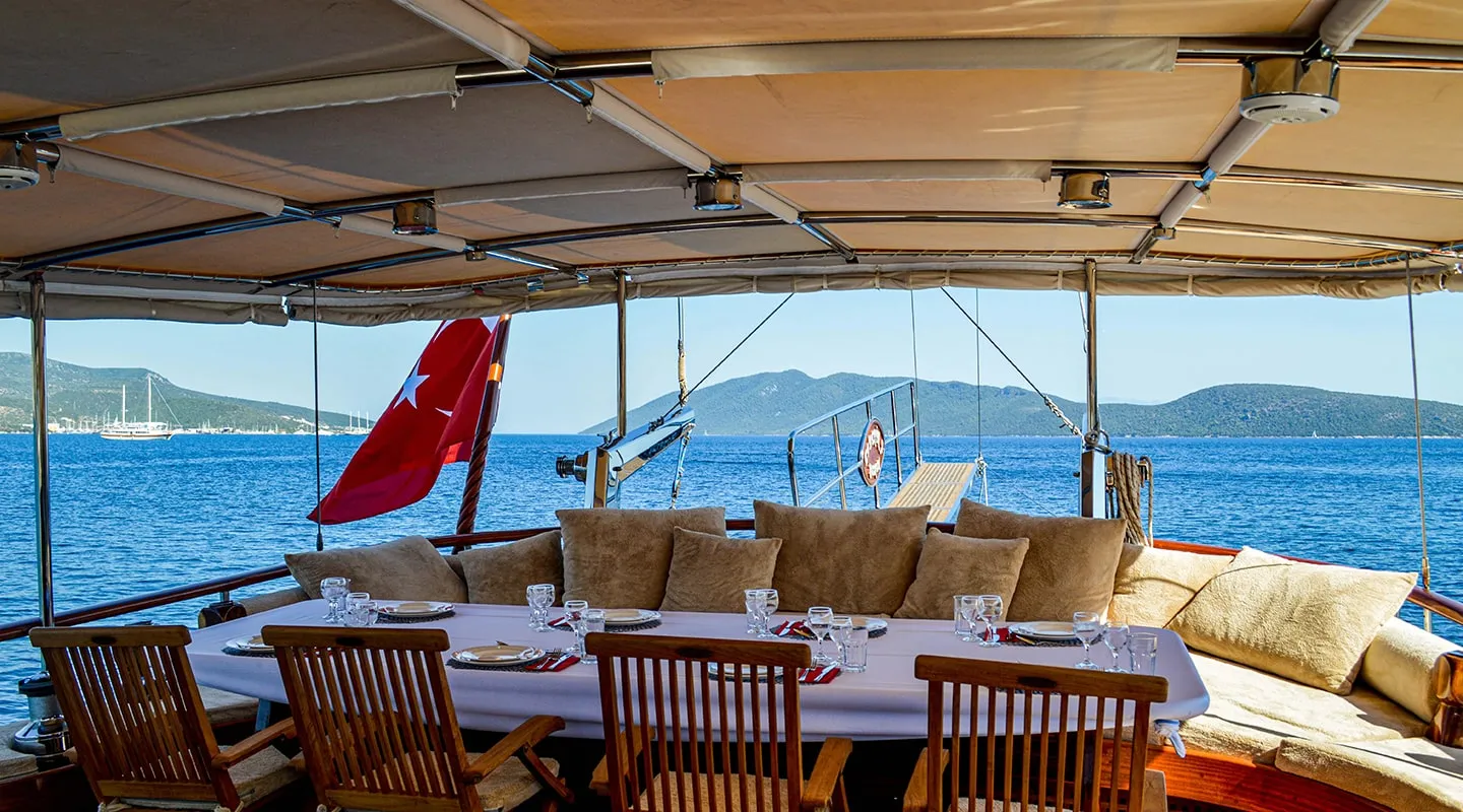 Yacht exterior image