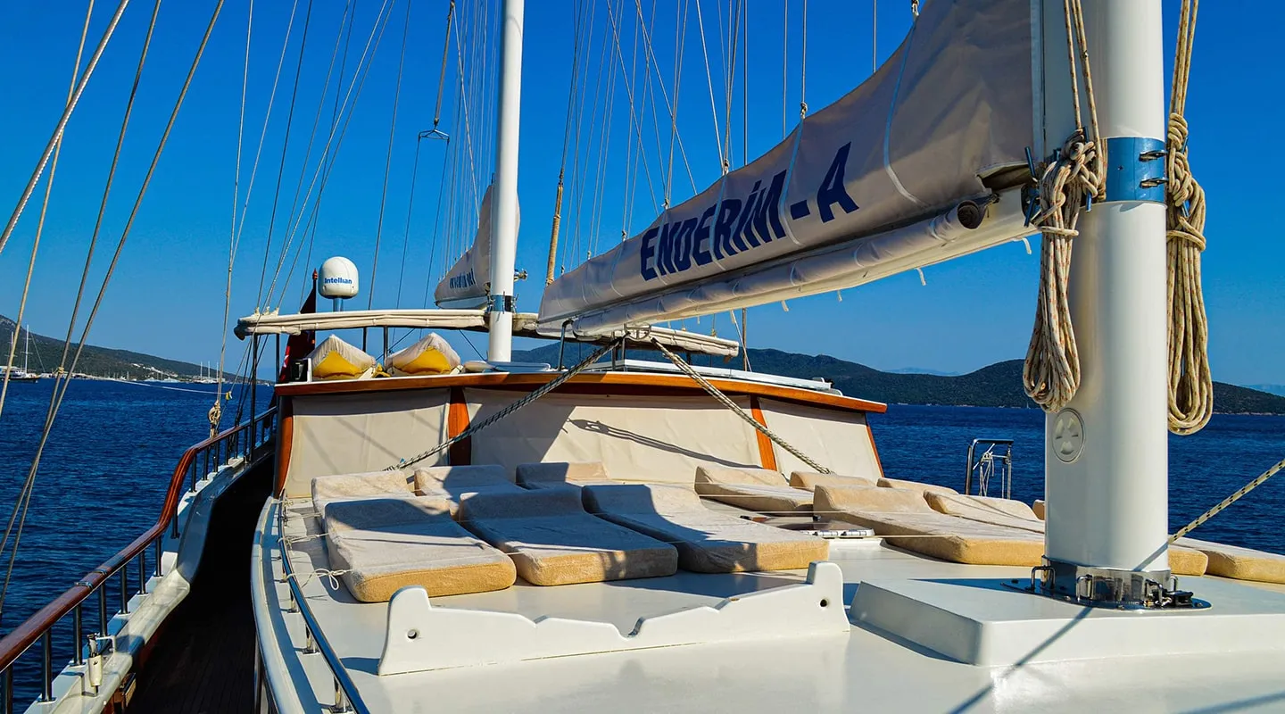 Yacht exterior image