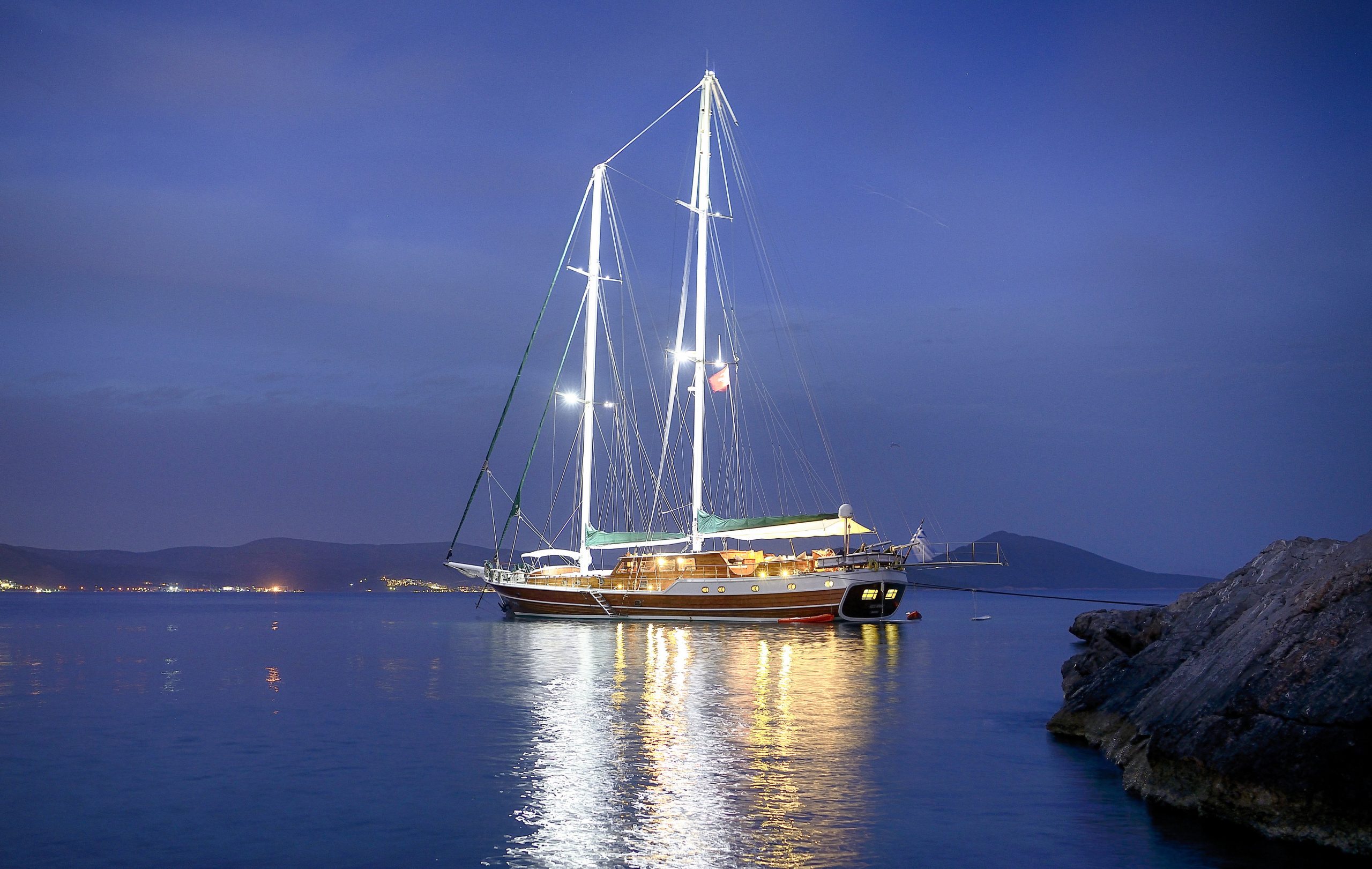 Yacht exterior image