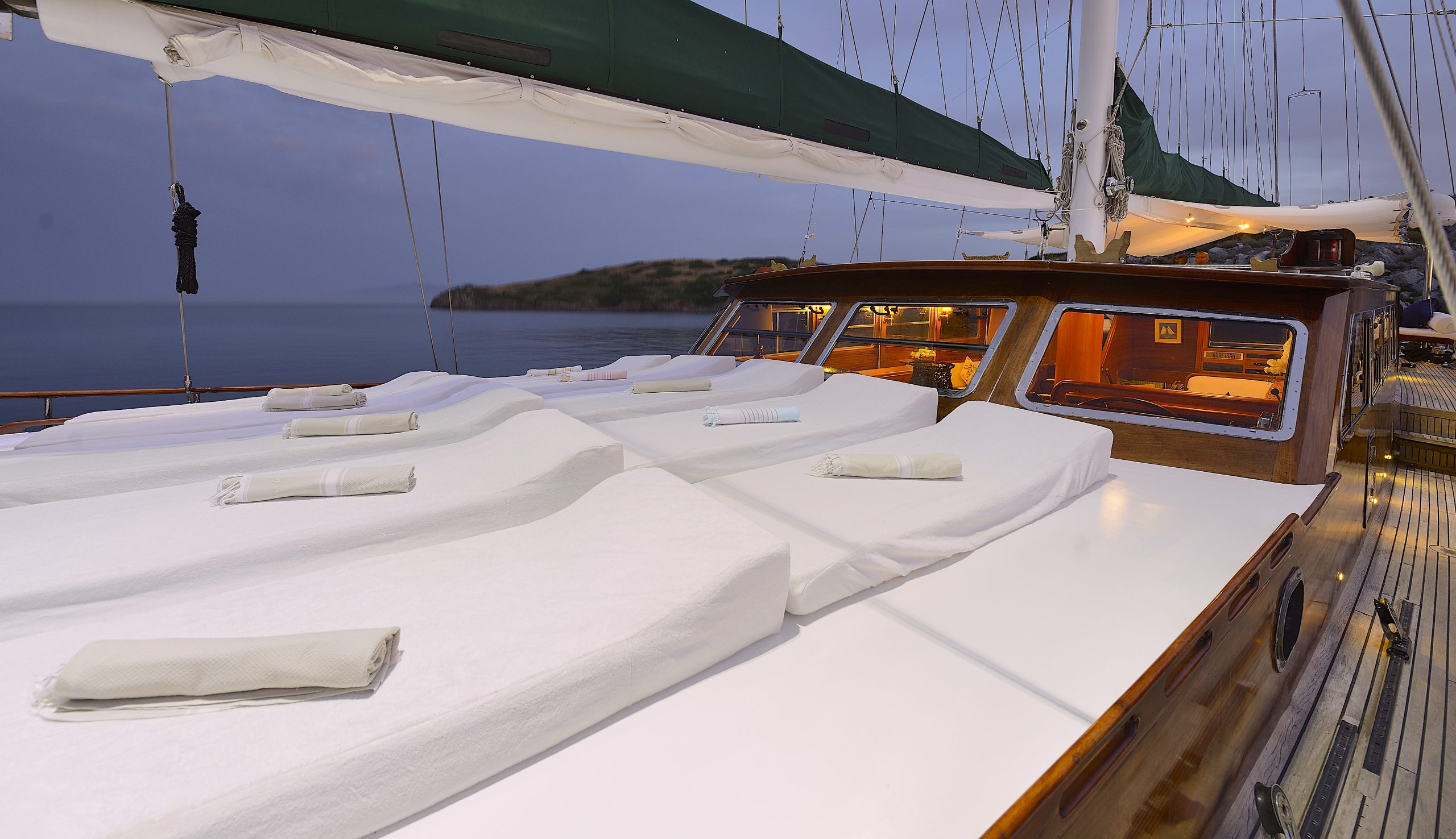 Yacht exterior image