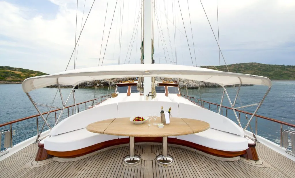 Yacht exterior image