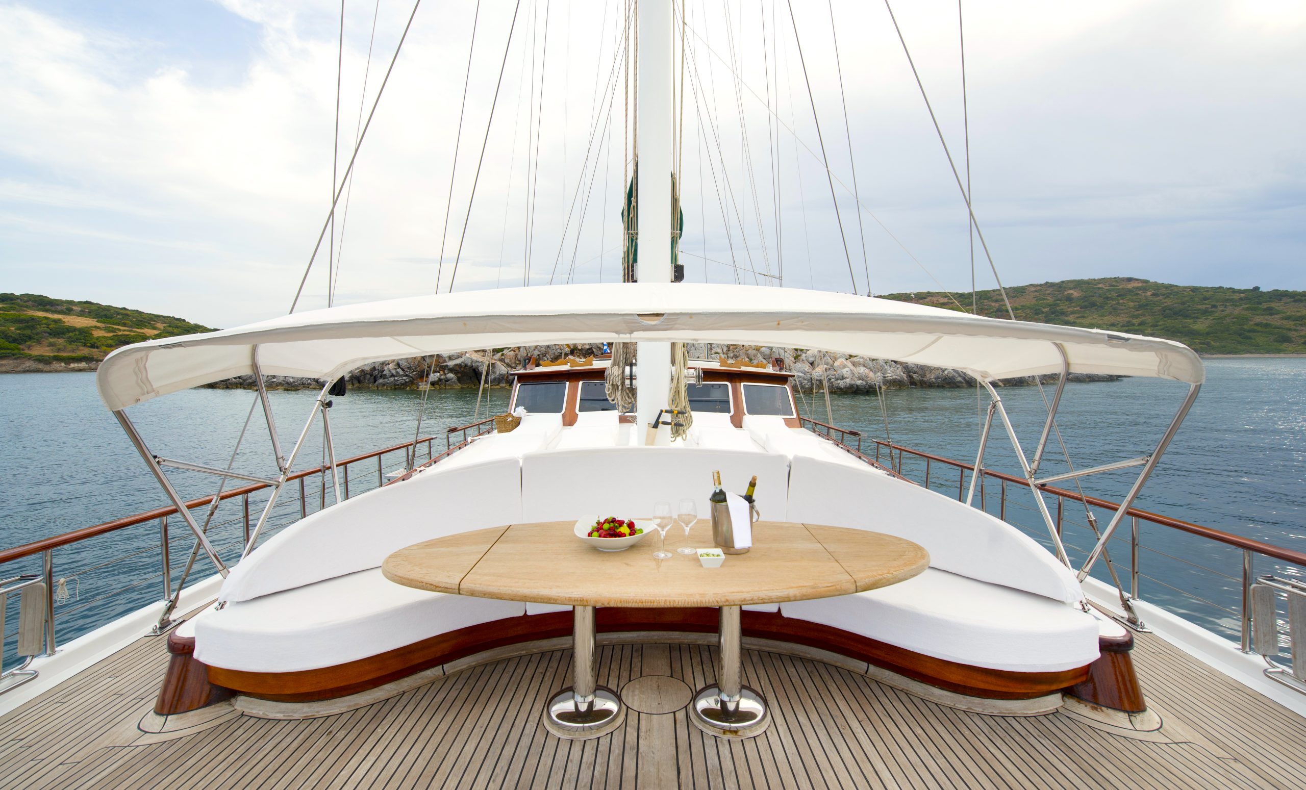 Yacht exterior image