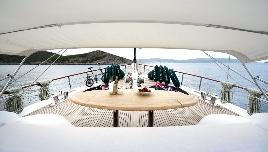 Yacht exterior image