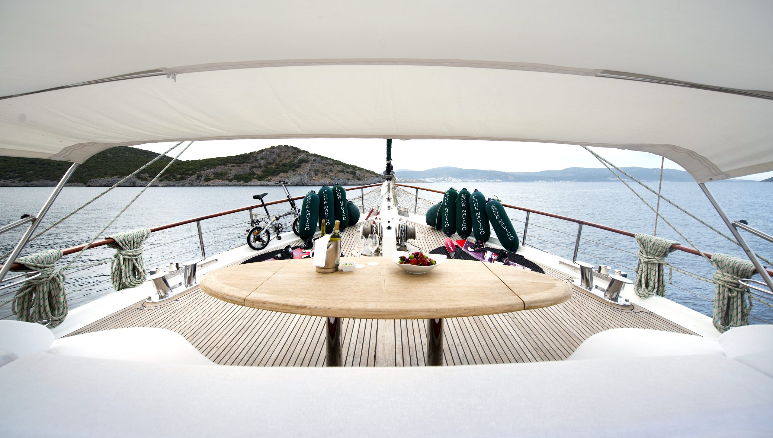 Yacht exterior image