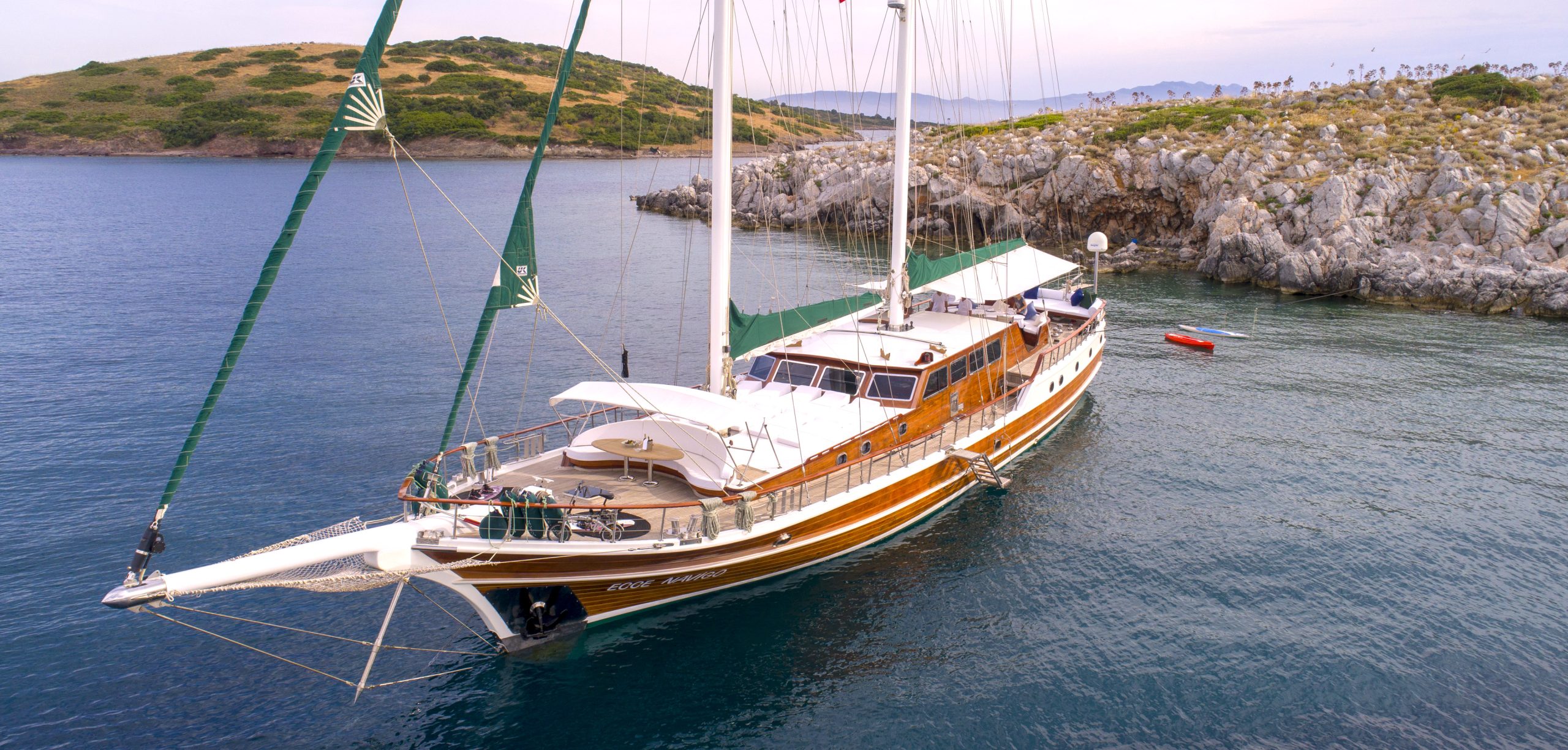 Yacht exterior image