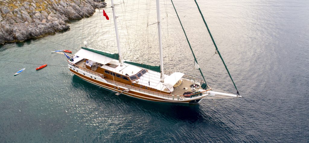 Yacht exterior image