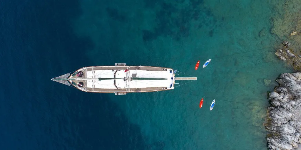 Yacht exterior image