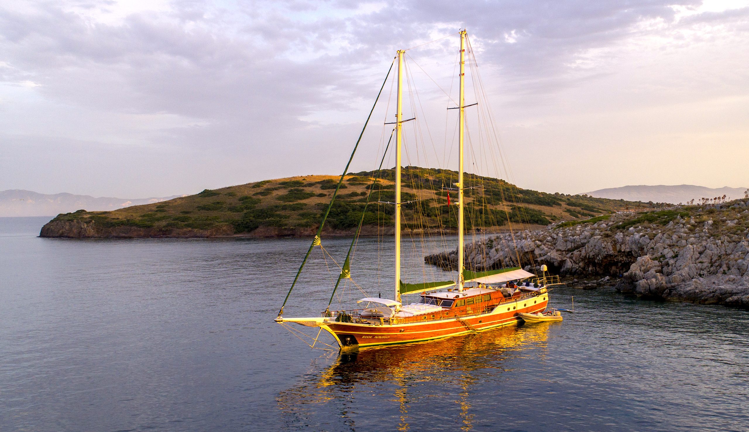 Yacht exterior image