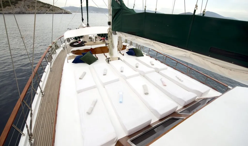 Yacht exterior image